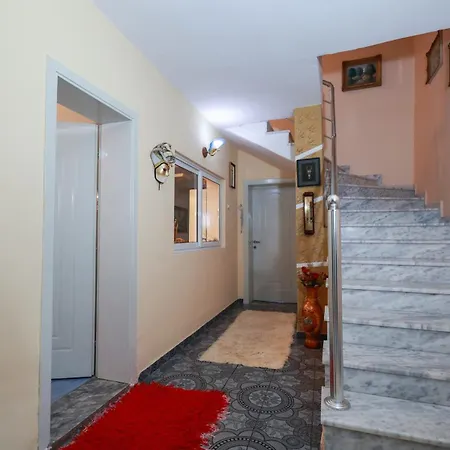 Cozy Traditional House In Korce, Albania Appartement